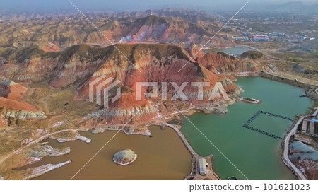 地層和湖泊的鳥瞰圖 101621023
