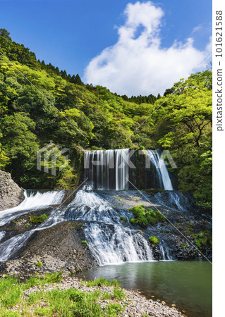 新鮮的龍龍門瀑布 新鮮的龍龍門瀑布 101621588