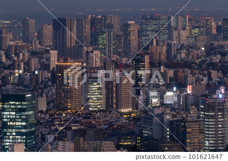 “東京”東京市中心的夜景,從新宿副中心看 “東京”東京市中心的夜景,從新宿副中心看 101621647