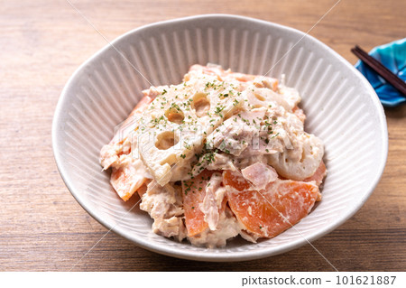 Lotus root tuna salad Lotus root tuna salad 101621887