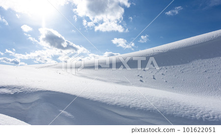 Snowy landscape of Tottori Sand Dunes Snowy landscape of Tottori Sand Dunes 101622051