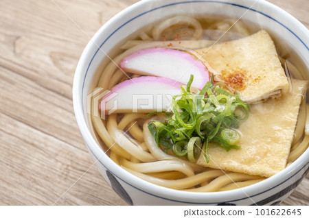 Warm kitsune udon with steam 101622645