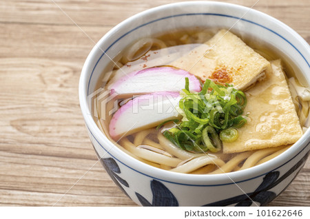 Warm kitsune udon with steam 101622646