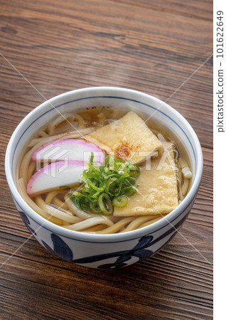 Warm kitsune udon with steam 101622649