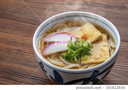 Warm kitsune udon with steam 101622650