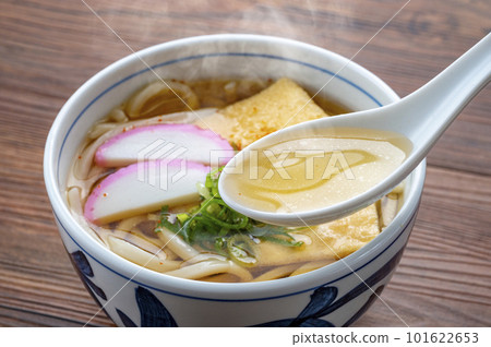 用蒸汽加熱的烏冬面 101622653