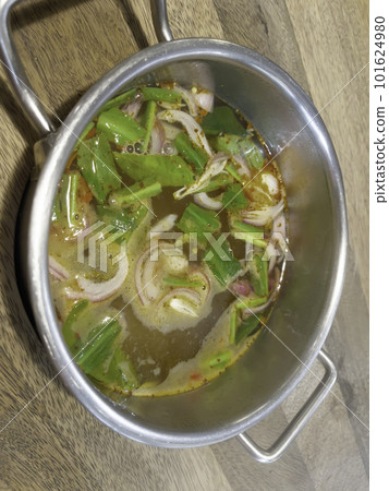 Sour spicy soup in hot pot Sour spicy soup in hot pot 101624980