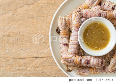 steamed crayfish or mantis shrimps or stomatopods 101625603