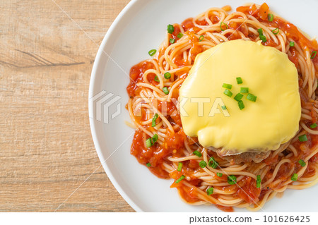 Spaghetti Tomato Sauce with Hamburg and Cheese Spaghetti Tomato Sauce with Hamburg and Cheese 101626425