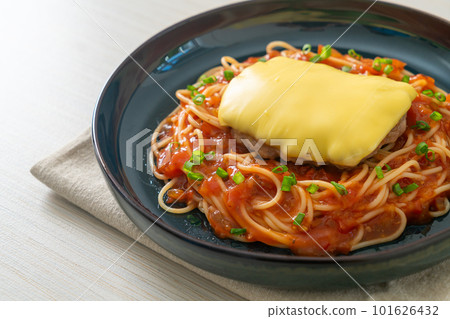 Spaghetti Tomato Sauce with Hamburg and Cheese Spaghetti Tomato Sauce with Hamburg and Cheese 101626432