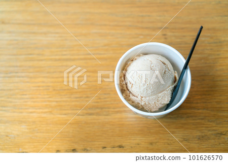 Earl Grey Tea Ice-cream Scoop in cup 101626570
