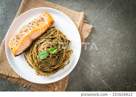 pesto spaghetti pasta with grilled salmon 101626622