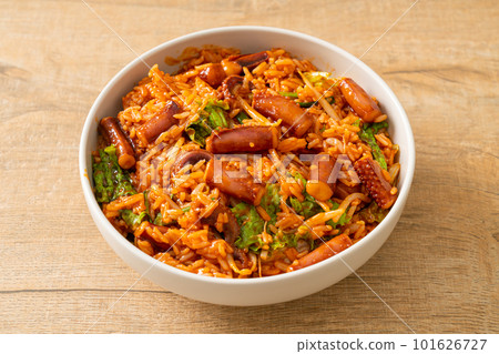 Stir-fried squid or octopus with Korean spicy sauce rice bowl Stir-fried squid or octopus with Korean spicy sauce rice bowl 101626727