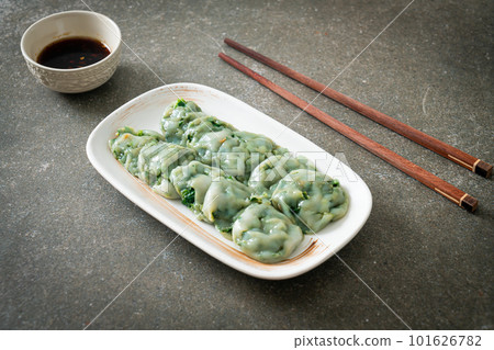 steamed chives dumplings with sauce 101626782