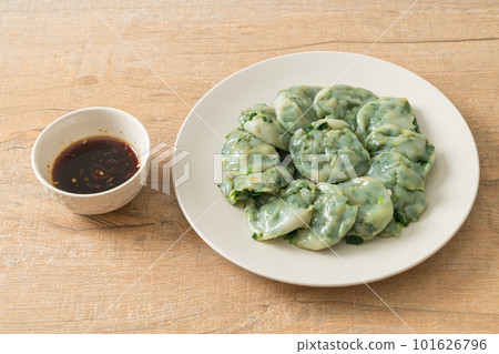 steamed chives dumplings with sauce 101626796