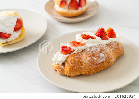 strawberry fresh cream croissant on plate strawberry fresh cream croissant on plate 101626924