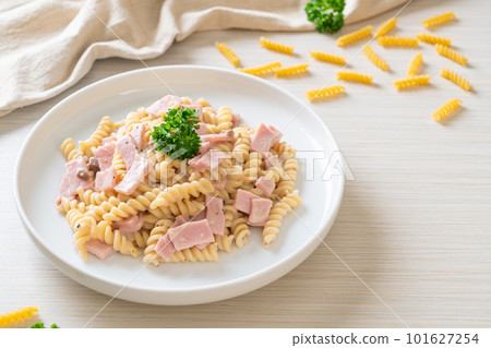 spiral pasta mushroom cream sauce with ham spiral pasta mushroom cream sauce with ham 101627254