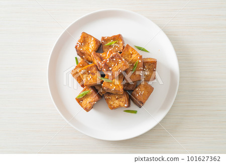 fried tofu with white sesame and teriyaki sauce 101627362