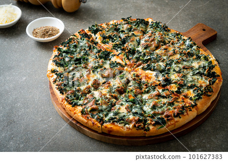 spinach and cheese pizza on wood tray spinach and cheese pizza on wood tray 101627383