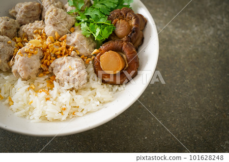 Dried Rice Porridge with Boiled Pork Bowl Dried Rice Porridge with Boiled Pork Bowl 101628248