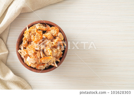 dried shrimps or dried salted prawn 101628303