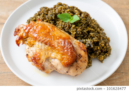 pesto fried rice with grilled chicken 101628477