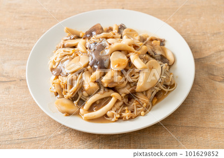 Stir fried mixed mushroom with oyster sauce Stir fried mixed mushroom with oyster sauce 101629852