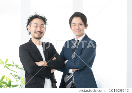 在辦公室工作的商人 在辦公室工作的商人 101629942
