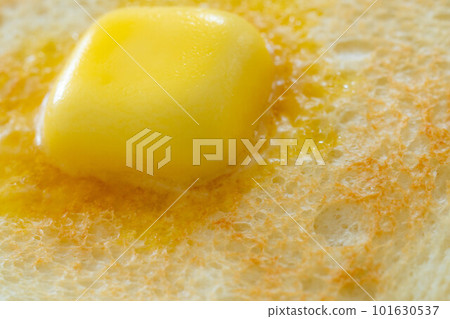 [Ingredients] Melting butter on toast [Food ingredients] 101630537
