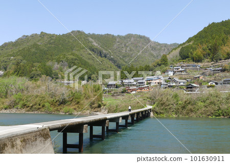 高知縣四萬十川岩間沉降橋 101630911