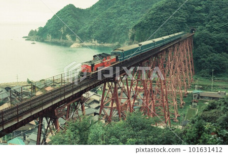 Record of the Showa era: A sleeper limited express that travels over the Amarube Railway Bridge in the old days Record of the Showa era: A sleeper limited express that travels over the Amarube Railway Bridge in the old days 101631412