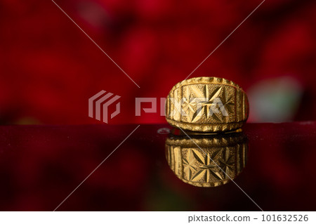 Beautiful patterned gold ring, Thai style 101632526