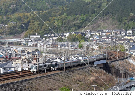 四重線東海道本線在山科大學彎道上疾馳,新特快飛騨 四重線東海道本線在山科大學彎道上疾馳,新特快飛騨 101633198