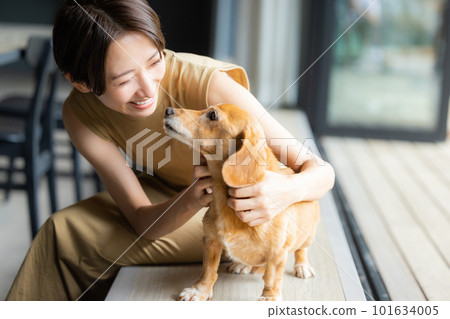 A woman holding a dog 101634005