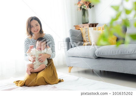 Living room baby parent and child Living room baby parent and child 101635202