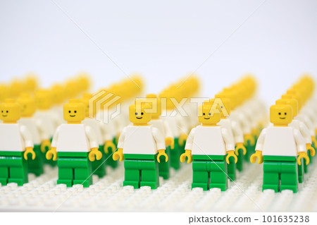 crowd of people stand together with bald head show the strong feeling of teamwork crowd of people stand together with bald head show the strong feeling of teamwork 101635238