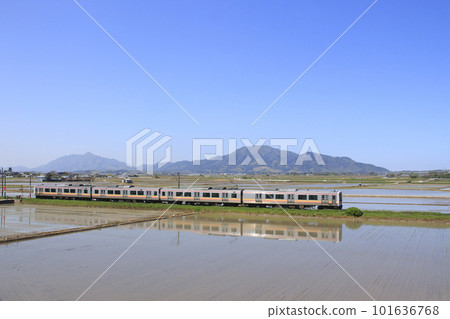 彌彥山和越後線E129系列列車（4編組：吉田⇔新潟） 101636768
