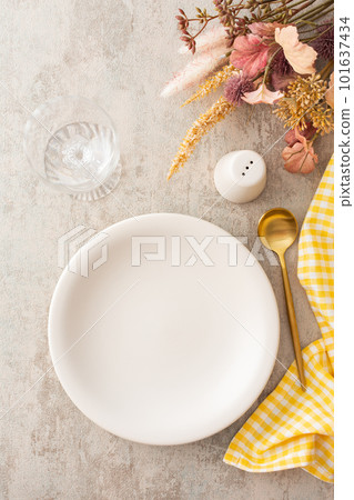 Table setting, top view 101637434