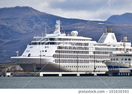 Photographing the scenery of the cruise ship Silver Whisper that called at Hakodate Port in Hakodate City, Hokkaido in spring 101638393