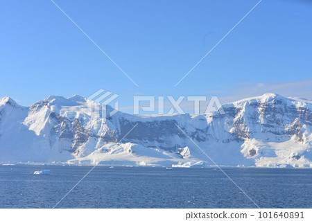 The last unexplored region on earth, the spectacular view of the Antarctic Peninsula 101640891