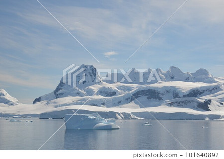 The last unexplored region on earth, the spectacular view of the Antarctic Peninsula 101640892