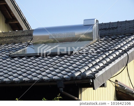 Tank integrated solar water heater Tank integrated solar water heater 101642106