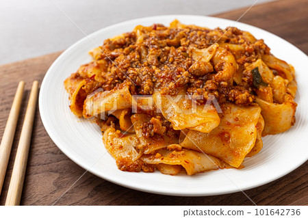 Spicy Fried Noodles with Mala Sauce Spicy Fried Noodles with Mala Sauce 101642736