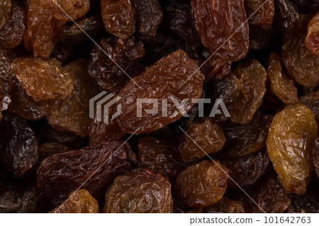 Sweet raisins background 101642763