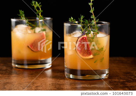 Whiskey sour cocktail 101643073