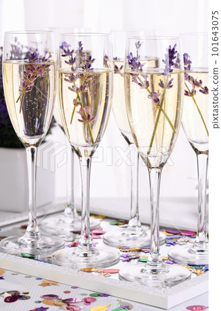 Sparkling lavender Champagne 101643075