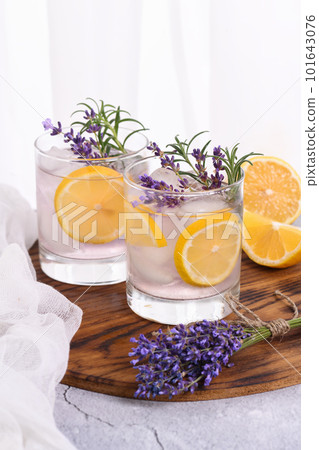 Sparkling lavender lemonade 101643076