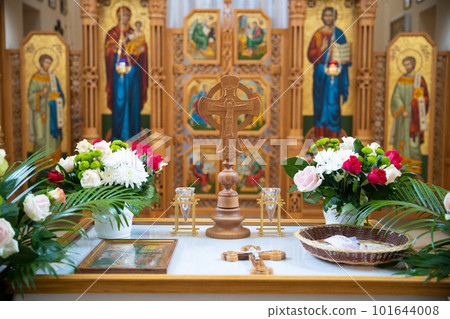 church accessories for the priest's service are made of gold. 101644008