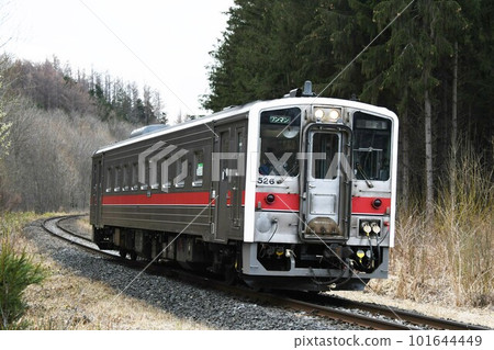 Kiha 54 diesel car on the Sekihoku Main Line heading for Abashiri 101644449