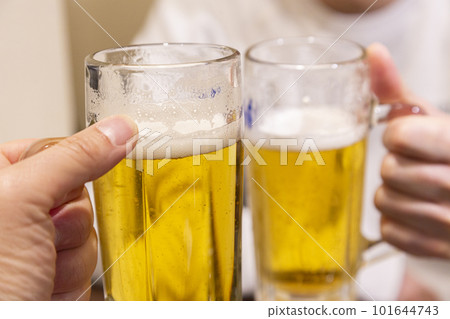 用生啤酒手工敬酒 101644743